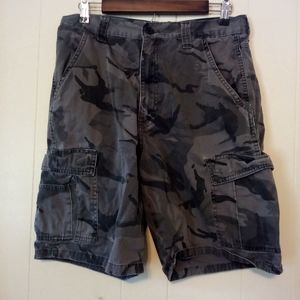 Wrangler  cargo camo shorts